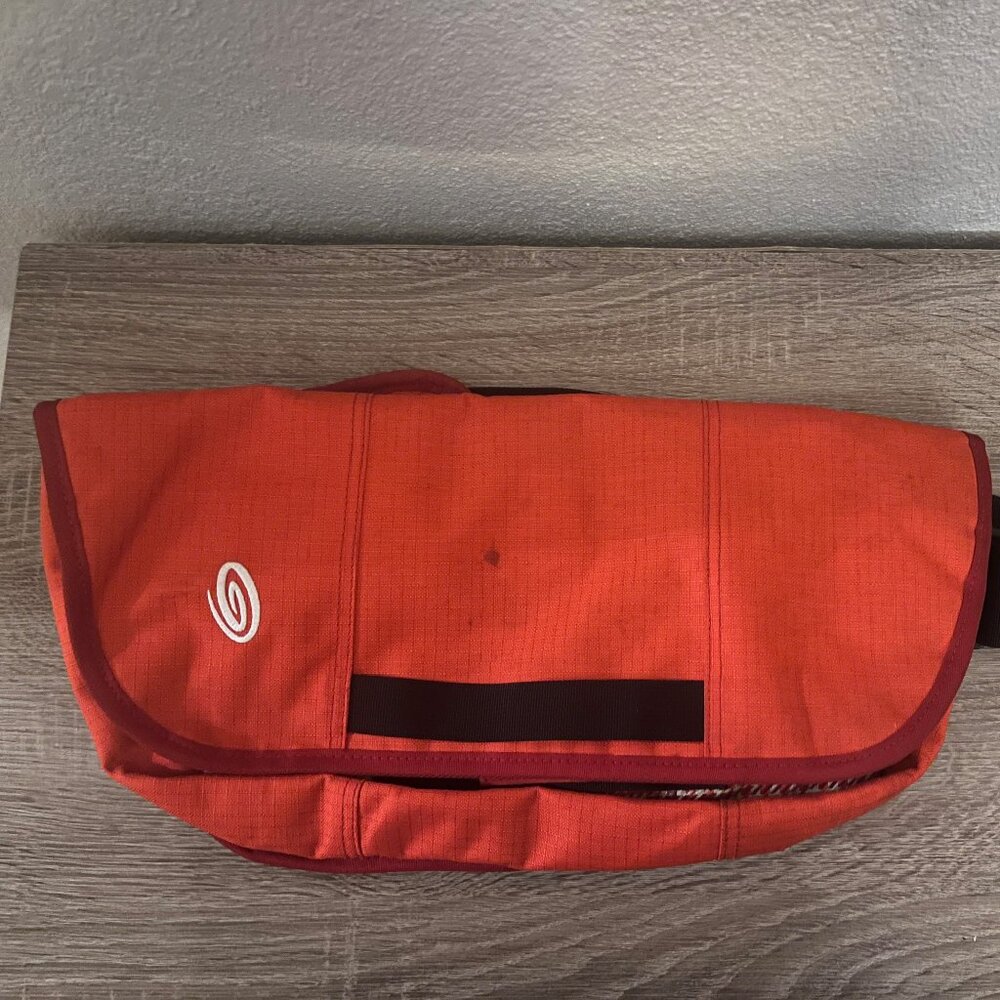 Timbuk2 crossbody sling bag - gently used